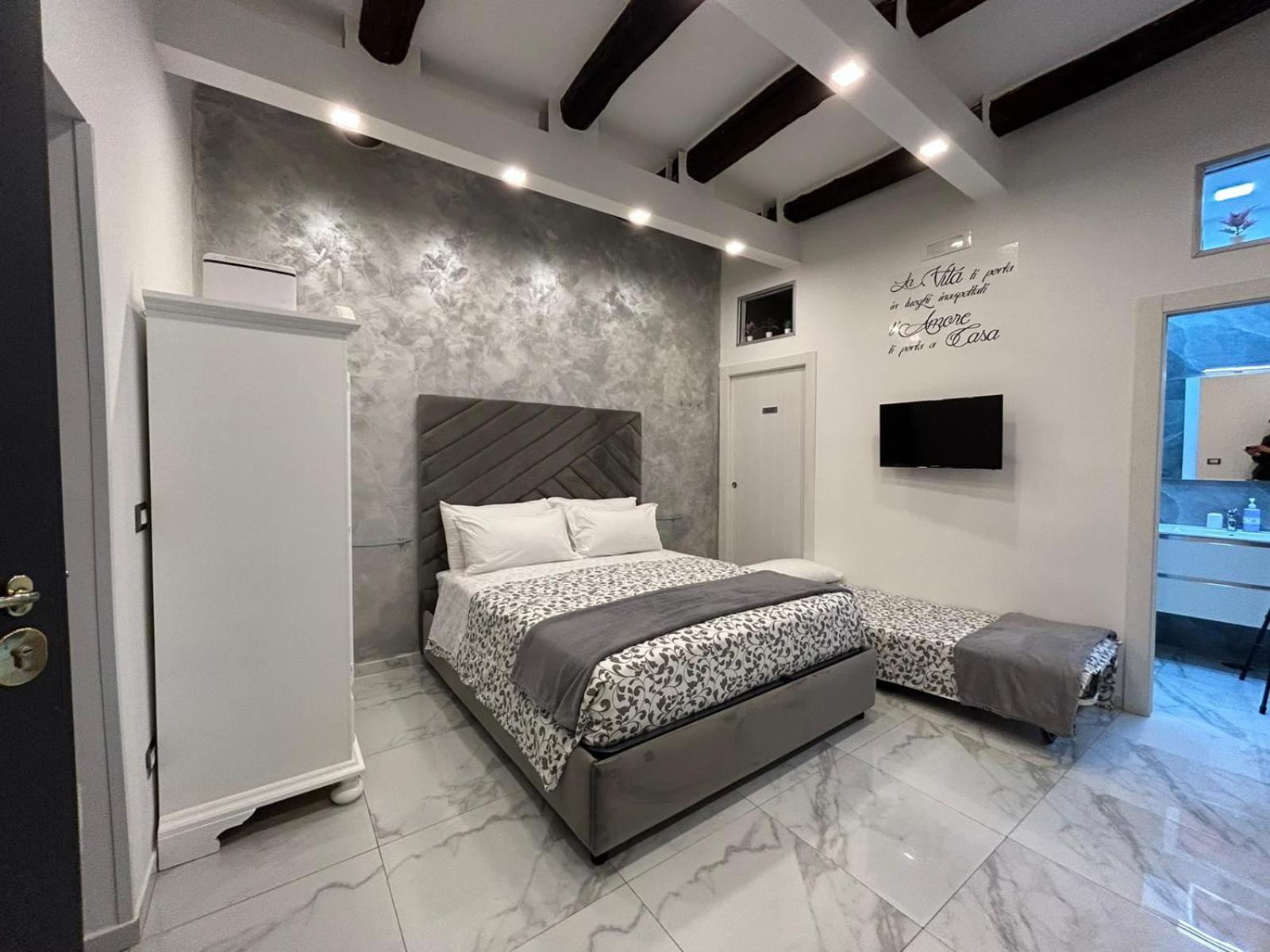 Villa Casa Tolentino Al Centro Di Napoli Esterno foto