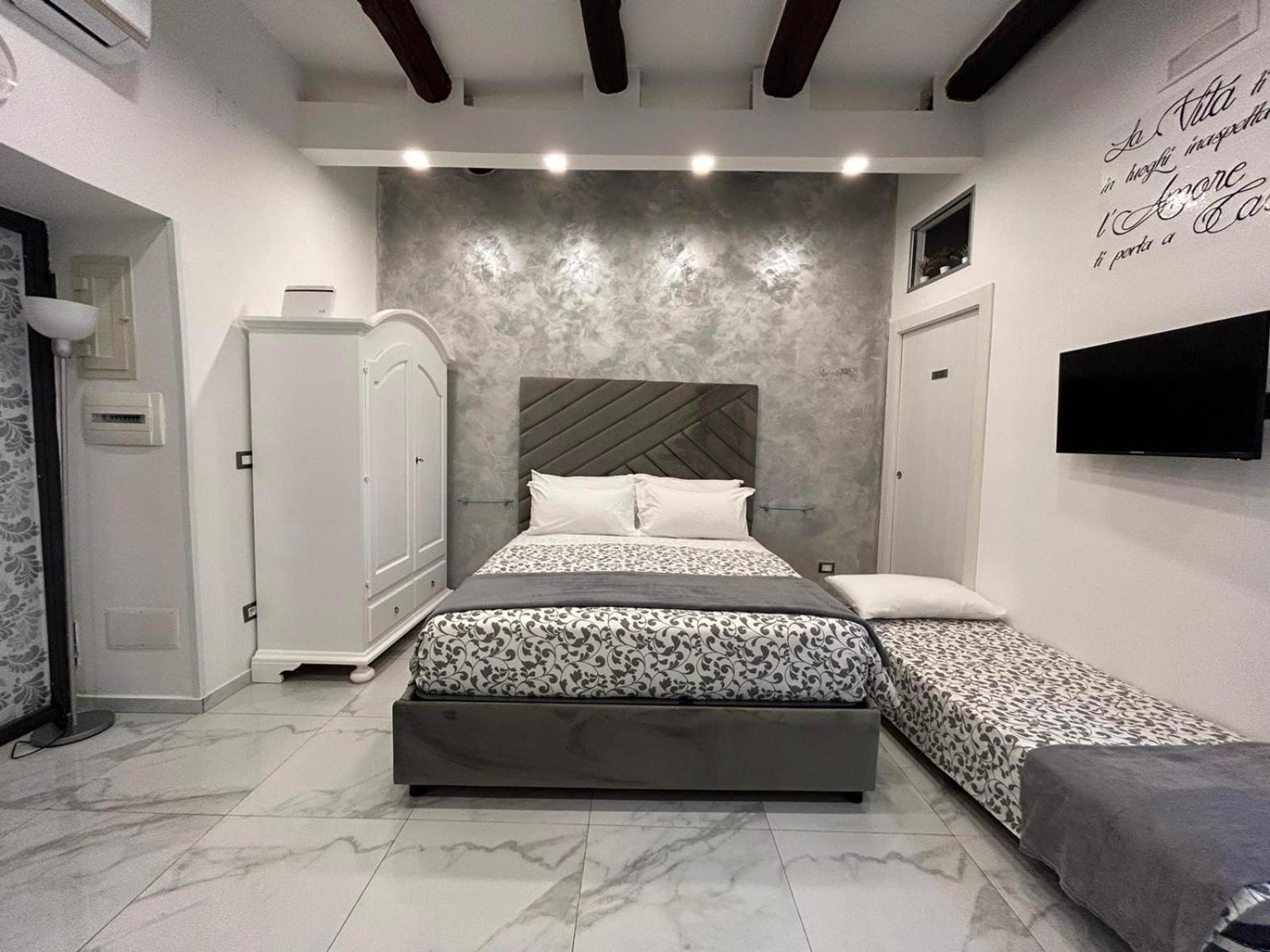 Villa Casa Tolentino Al Centro Di Napoli Esterno foto
